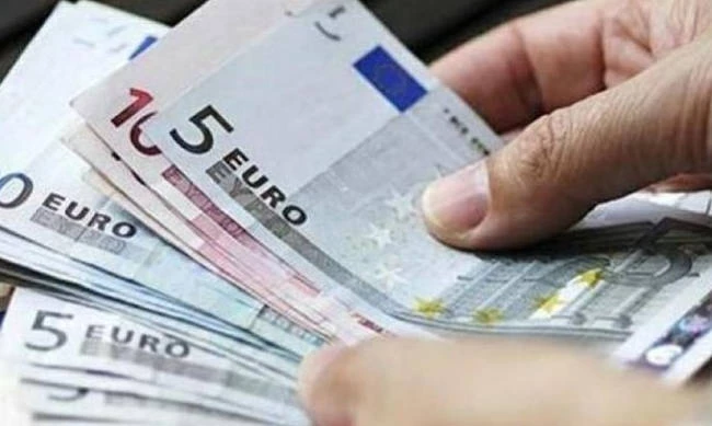 Παίζουν το τελευταίο τους χαρτί – Έρχεται επίδομα 100 ευρώ το μήνα – Ποιους αφορά